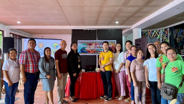 UPV professors speak to local weavers during the 9th Hablon Festival